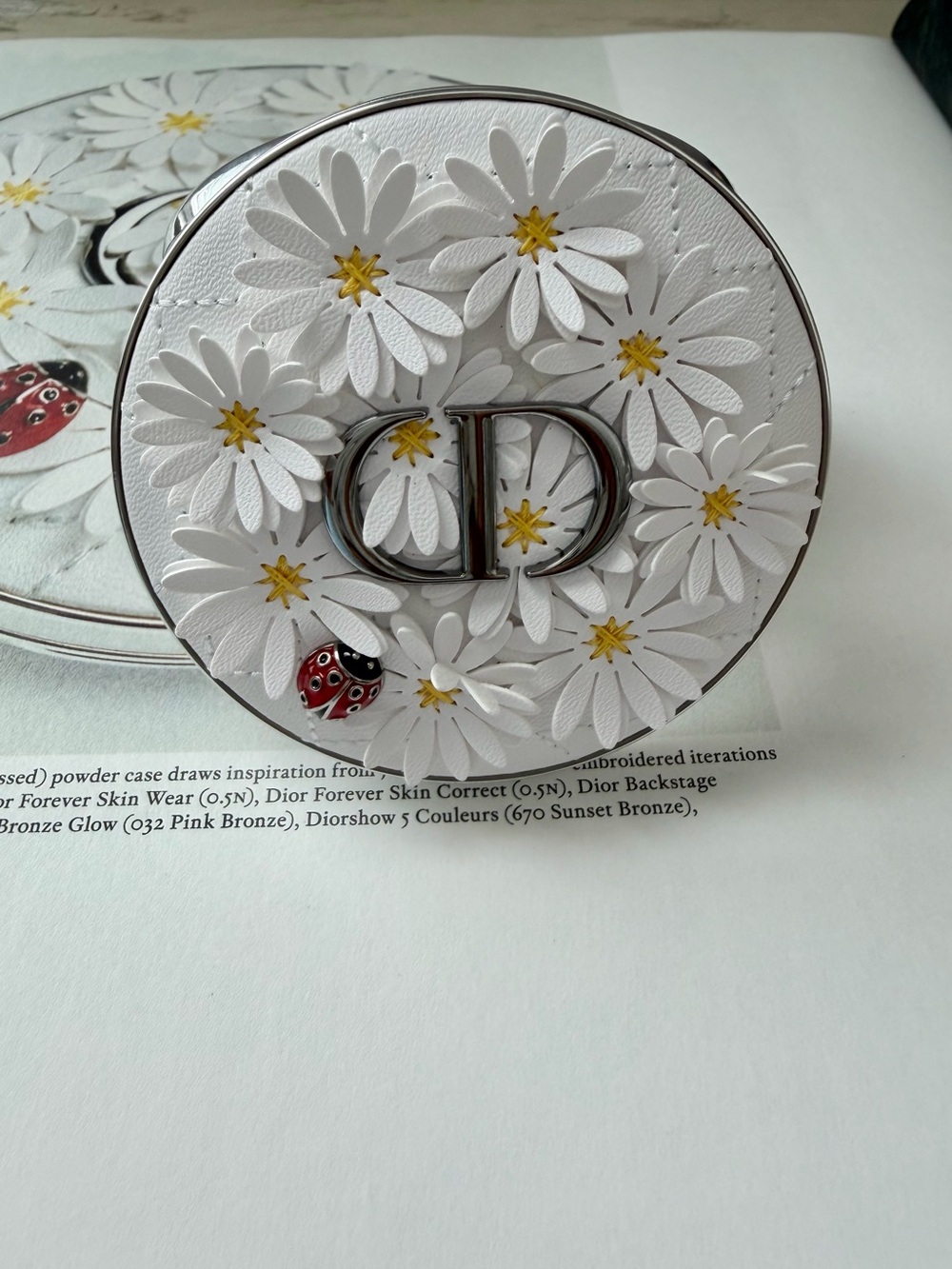 Dior White Daisy Compact with Yellow Centers - Picture 6 of 7